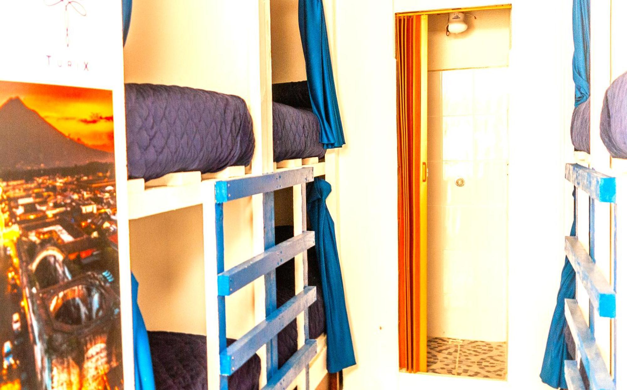 Kamazoztz Hostel And Travel Антигуа-Гватемала Экстерьер фото