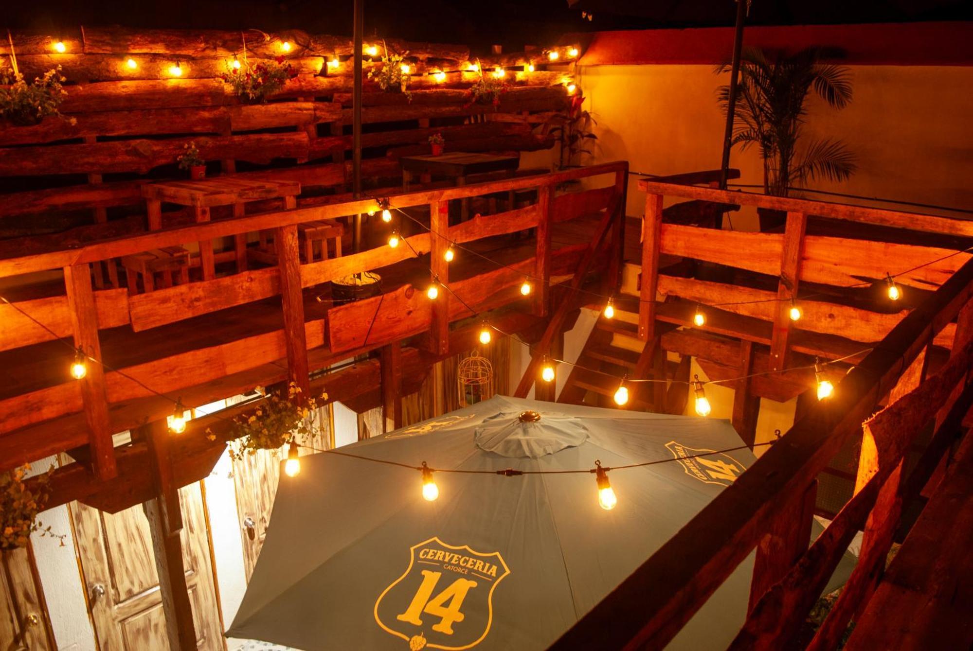 Kamazoztz Hostel And Travel Антигуа-Гватемала Экстерьер фото