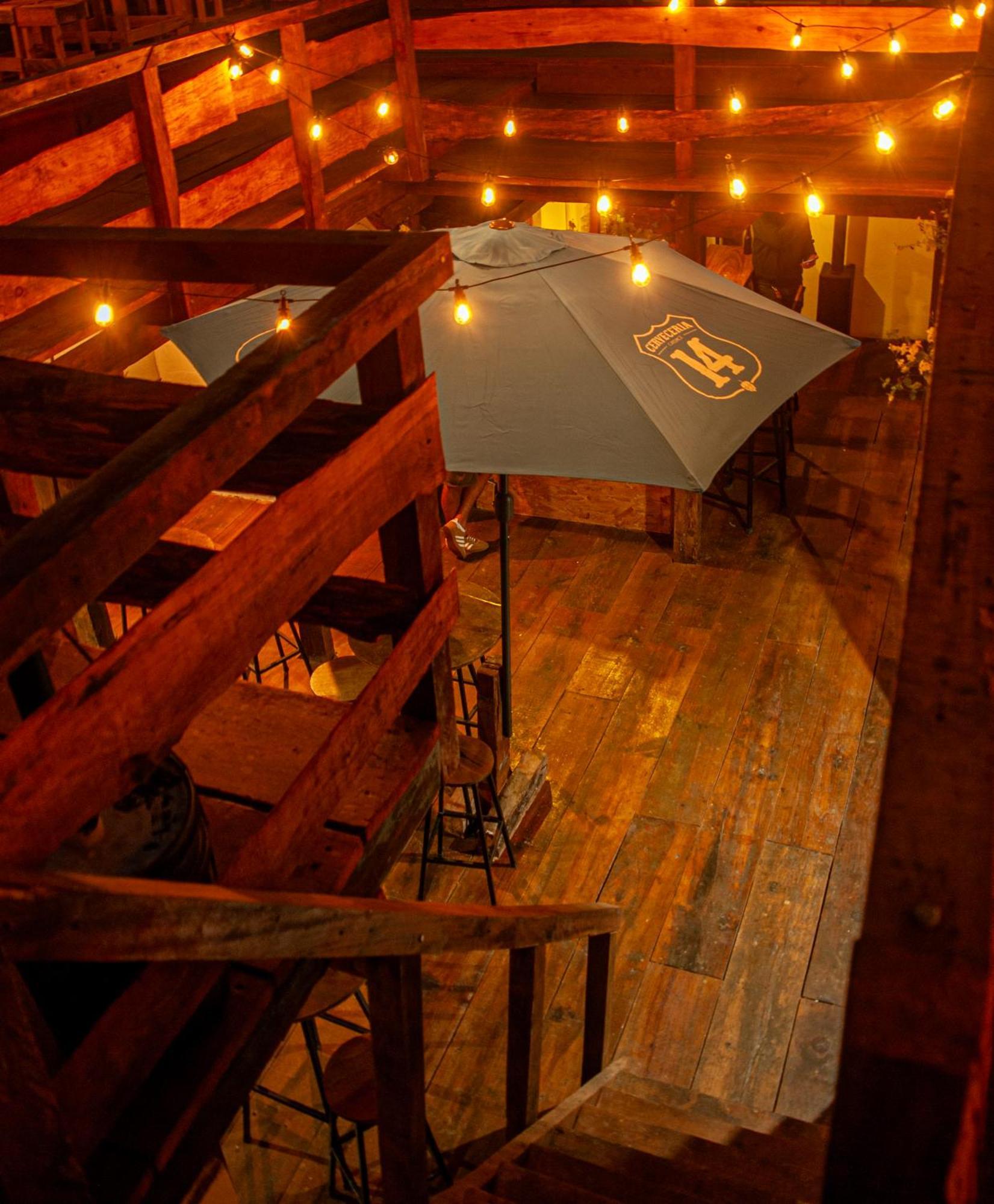 Kamazoztz Hostel And Travel Антигуа-Гватемала Экстерьер фото