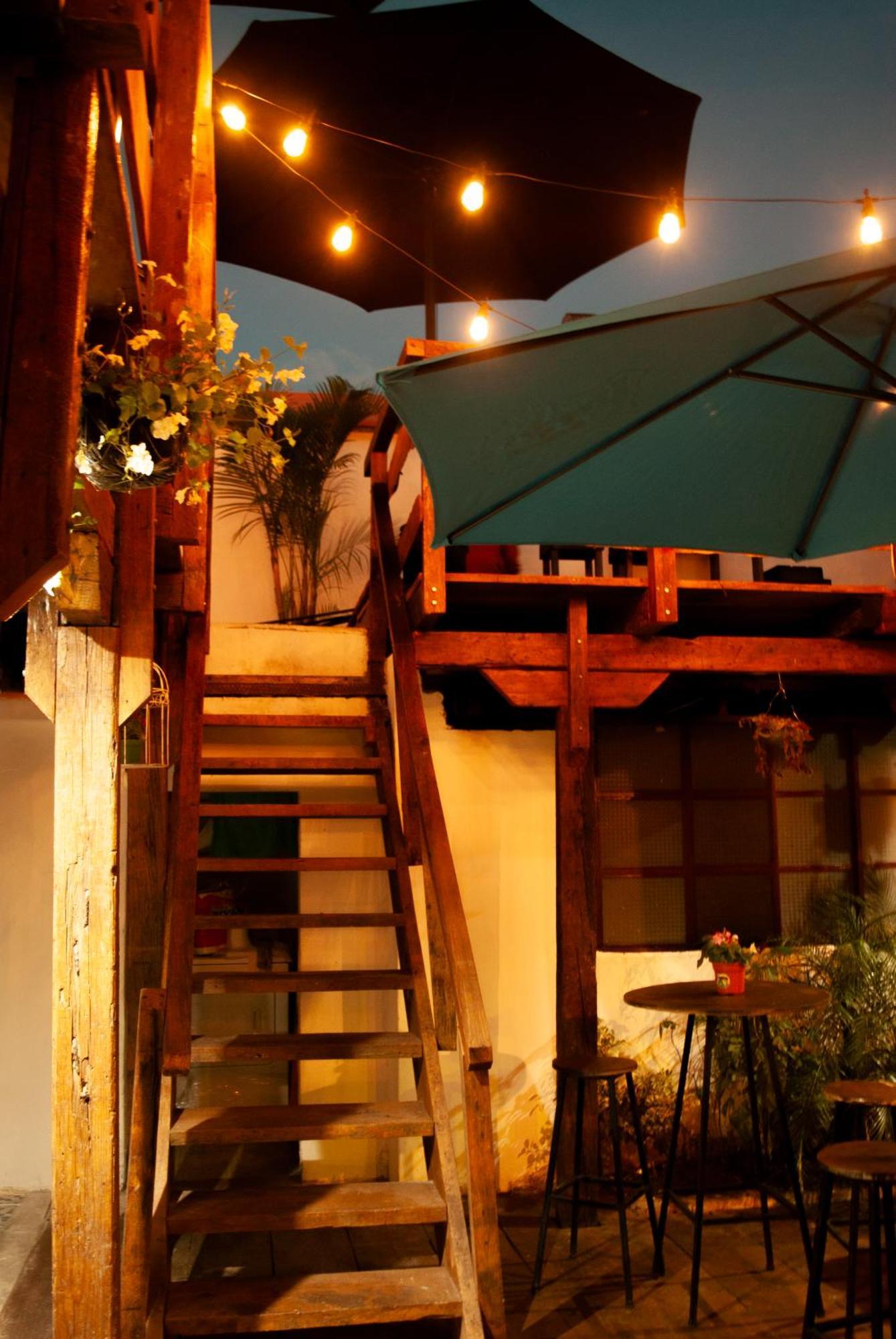 Kamazoztz Hostel And Travel Антигуа-Гватемала Экстерьер фото