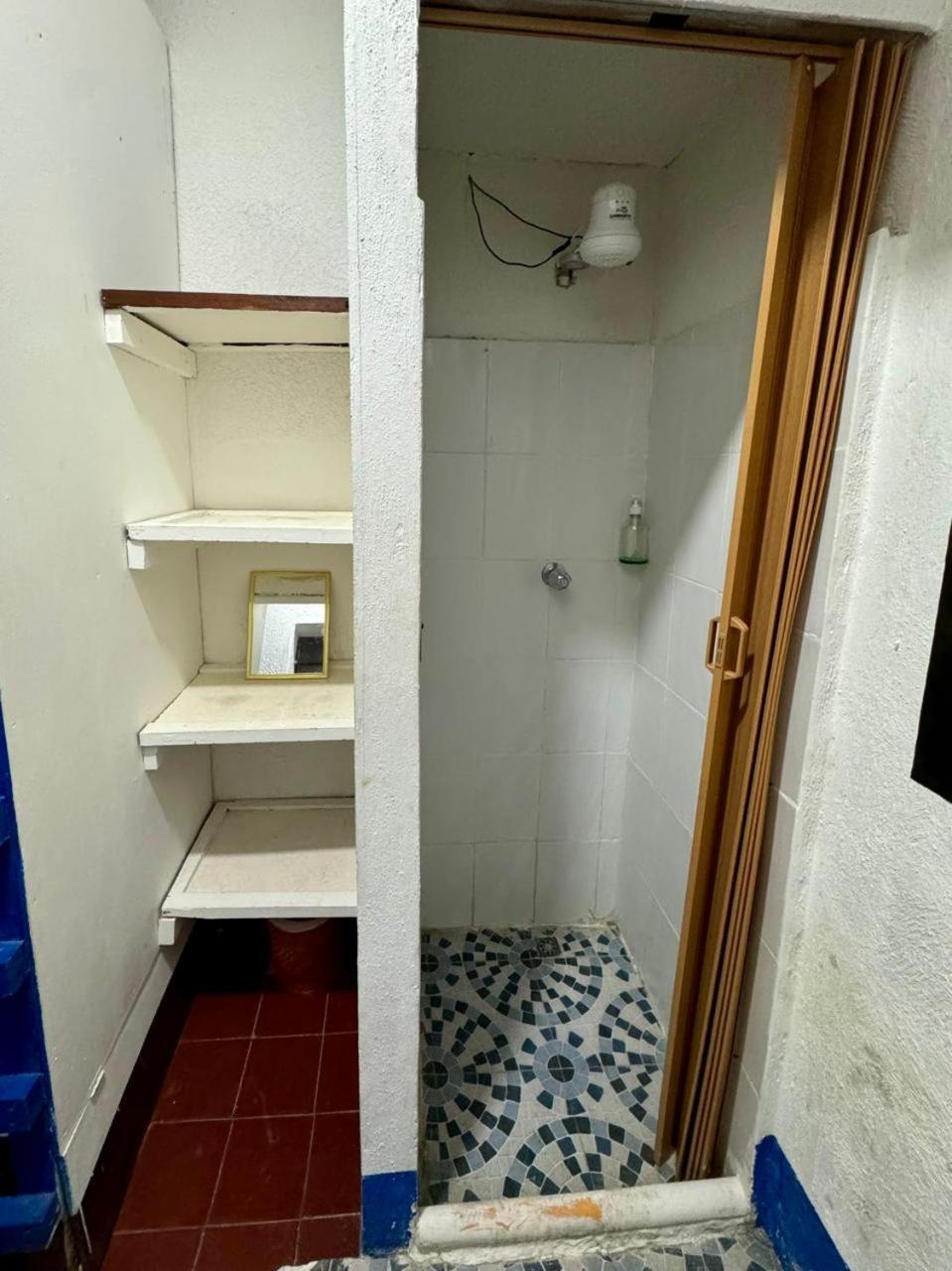 Kamazoztz Hostel And Travel Антигуа-Гватемала Экстерьер фото