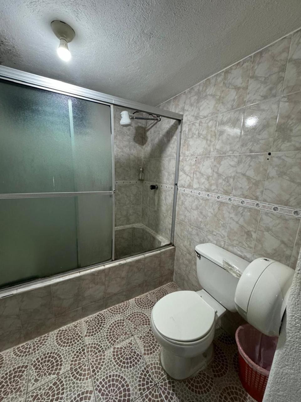 Kamazoztz Hostel And Travel Антигуа-Гватемала Экстерьер фото