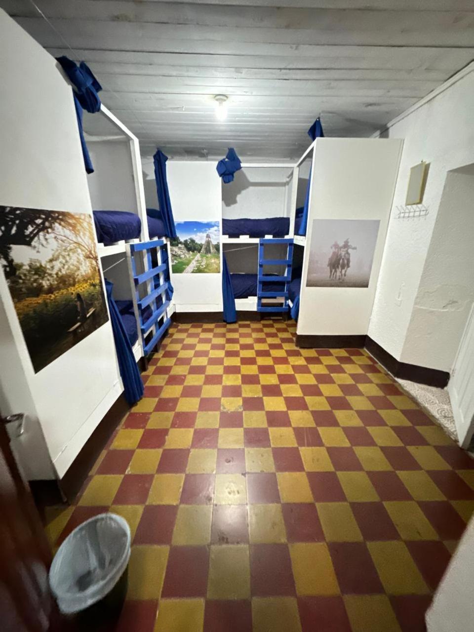 Kamazoztz Hostel And Travel Антигуа-Гватемала Экстерьер фото