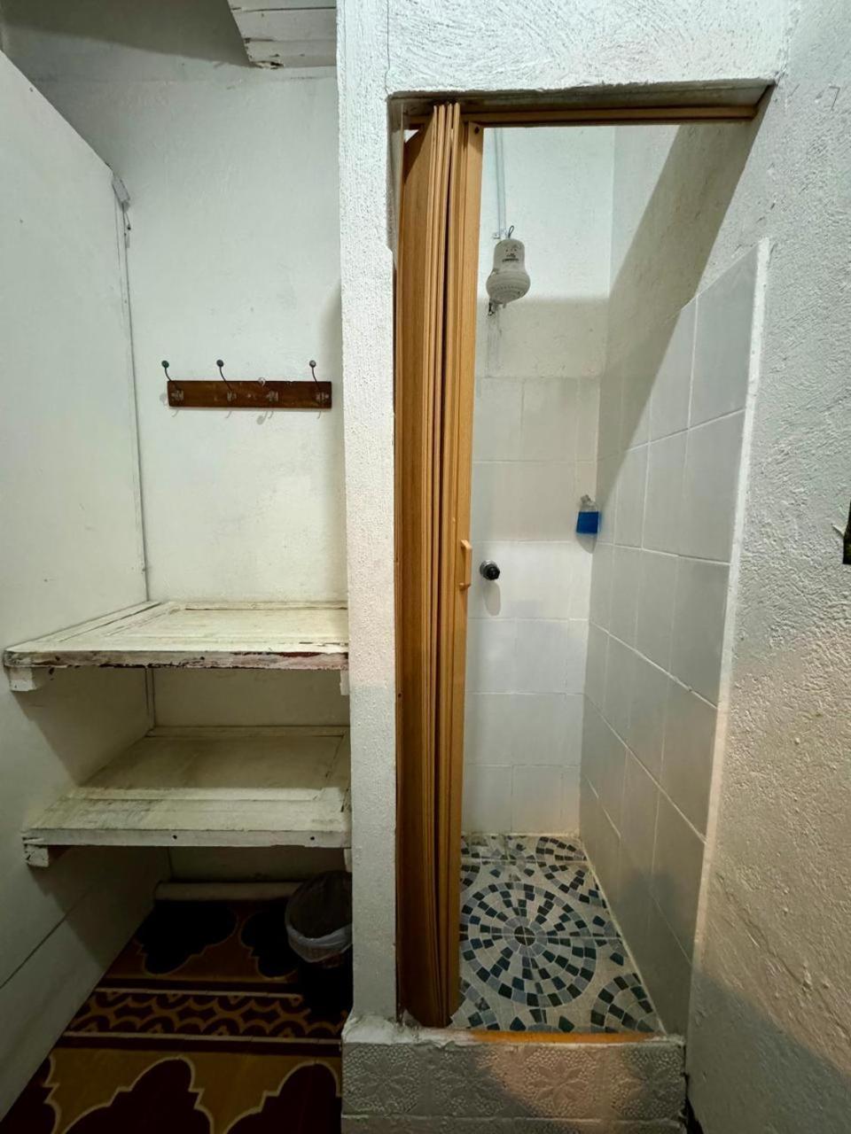 Kamazoztz Hostel And Travel Антигуа-Гватемала Экстерьер фото