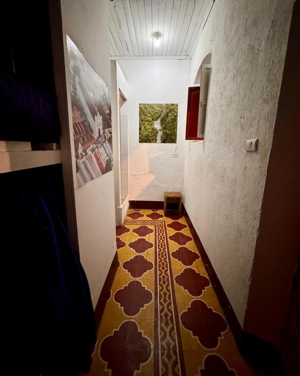Kamazoztz Hostel And Travel Антигуа-Гватемала Экстерьер фото