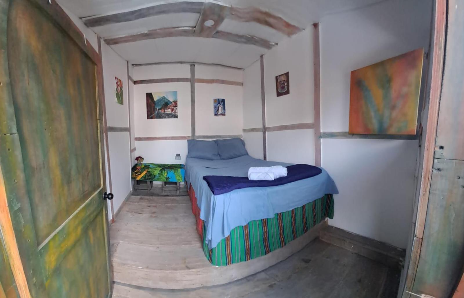 Kamazoztz Hostel And Travel Антигуа-Гватемала Экстерьер фото